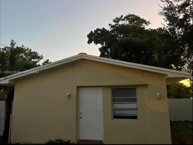 6420 Washington St, Hollywood FL 33023