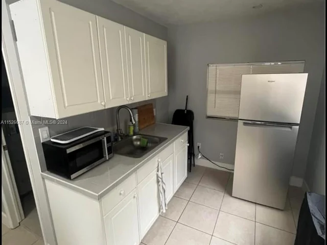 6420 Washington St, Hollywood FL 33023