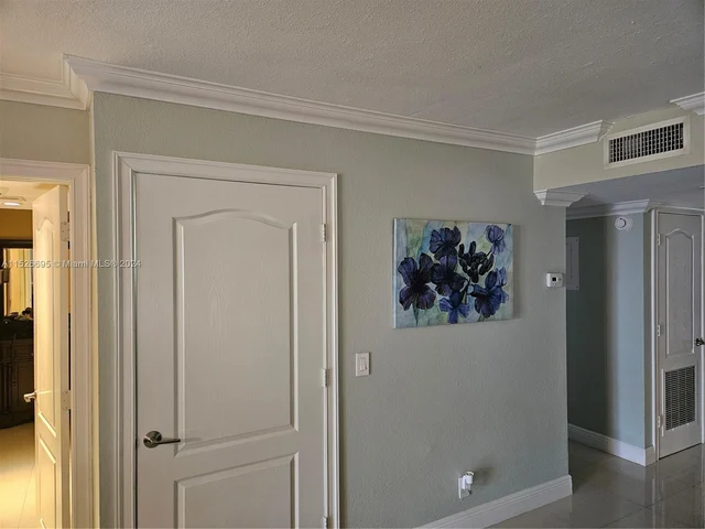 404 Lakeview Dr # 101, Weston FL 33326