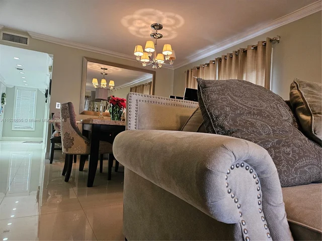 404 Lakeview Dr # 101, Weston FL 33326