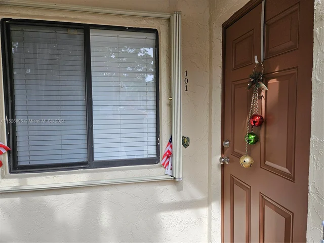 404 Lakeview Dr # 101, Weston FL 33326