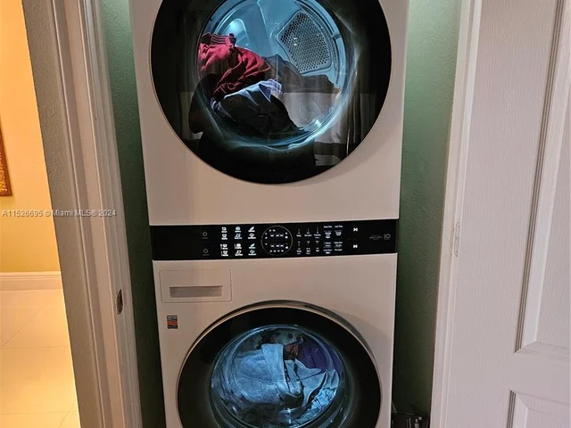 404 Lakeview Dr # 101, Weston FL 33326