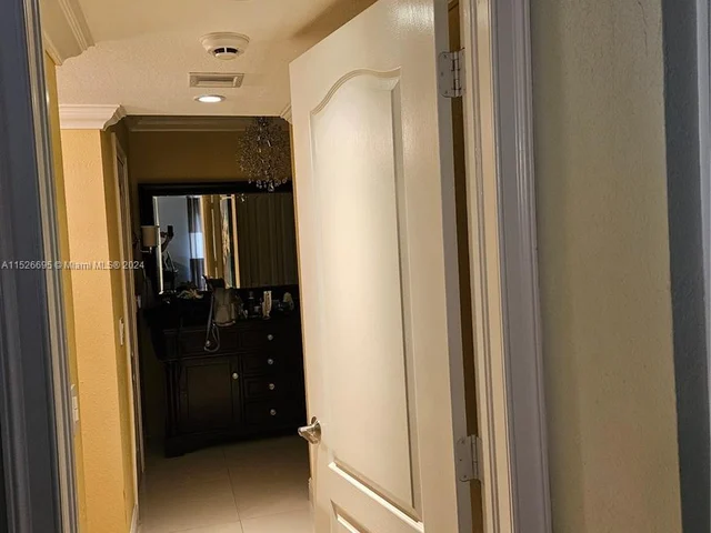 404 Lakeview Dr # 101, Weston FL 33326