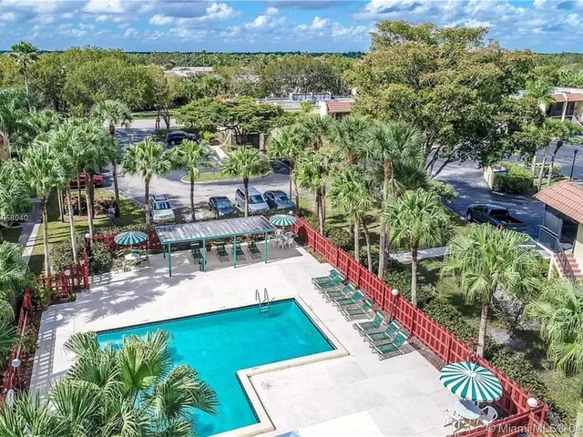 404 Lakeview Dr # 101, Weston FL 33326