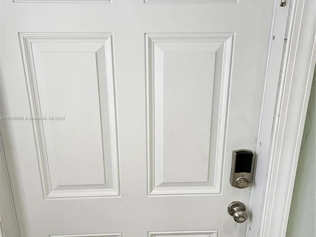 404 Lakeview Dr # 101, Weston FL 33326