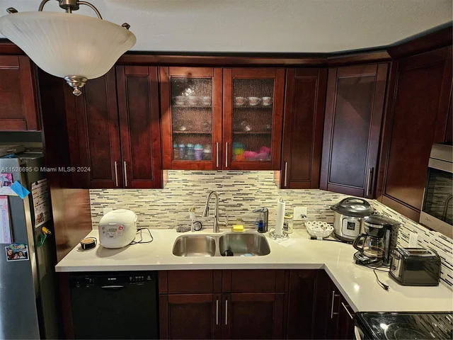 404 Lakeview Dr # 101, Weston FL 33326