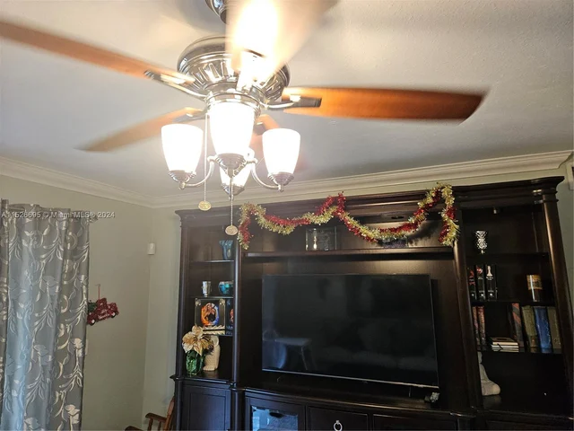 404 Lakeview Dr # 101, Weston FL 33326