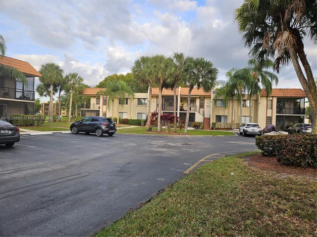 404 Lakeview Dr # 101, Weston FL 33326