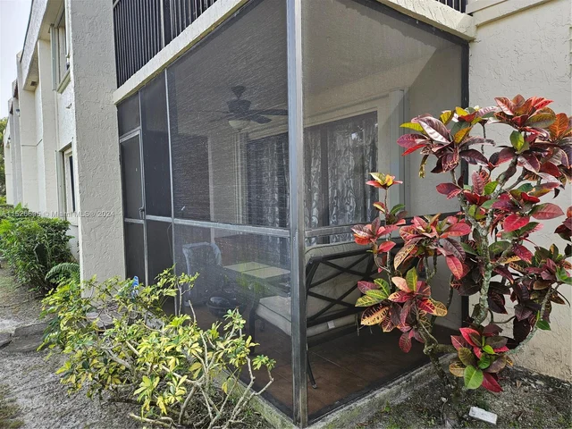 404 Lakeview Dr # 101, Weston FL 33326