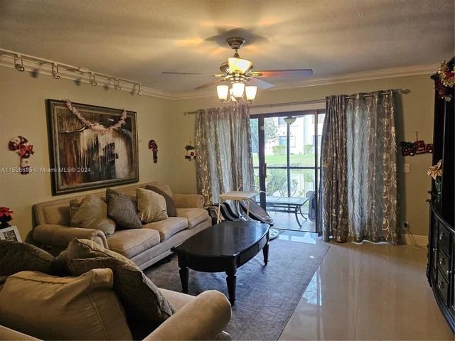 404 Lakeview Dr # 101, Weston FL 33326
