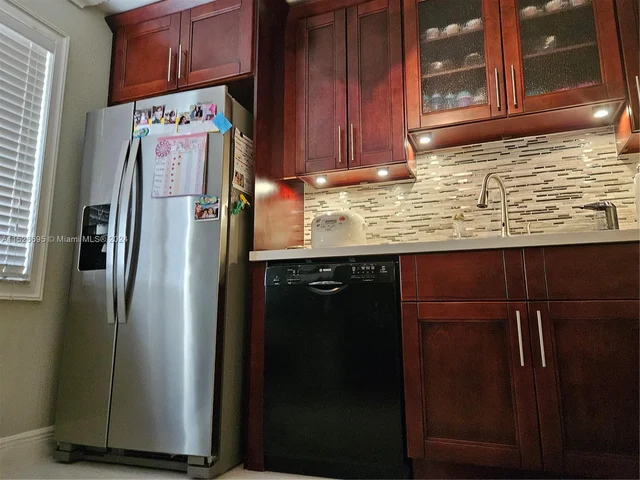 404 Lakeview Dr # 101, Weston FL 33326