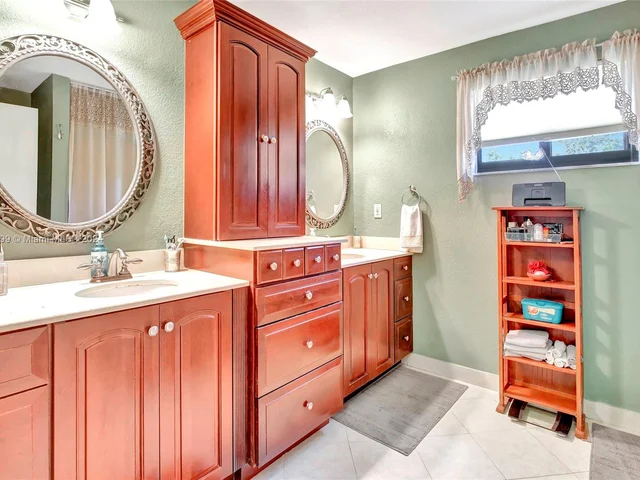 10300 SW 116th Ave, Miami FL 33176