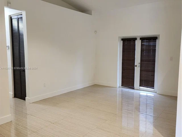 10305 SW 70th St, Miami FL 33173