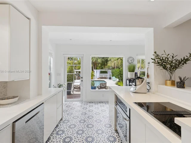 643 NE 69th St, Miami FL 33138