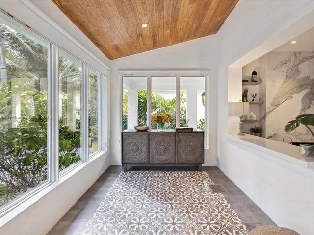 643 NE 69th St, Miami FL 33138