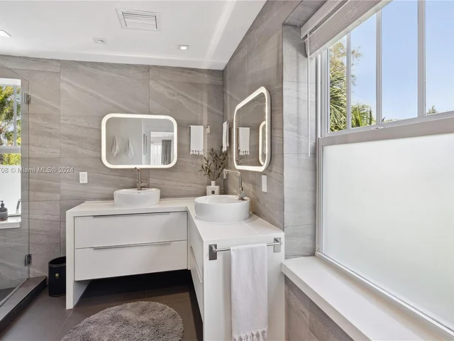 643 NE 69th St, Miami FL 33138