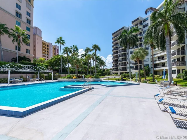 2900 NE 14th St Cswy # 102, Pompano Beach FL 33062