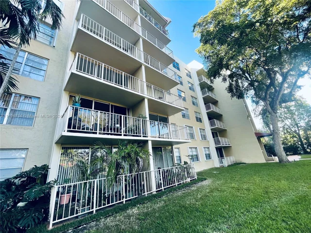 13120 SW 92nd Ave # 221, Miami FL 33176