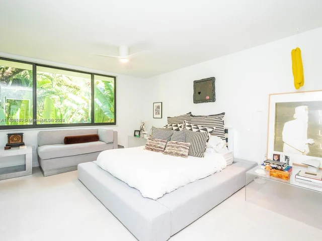 4007 Kumquat Ave, Miami FL 33133