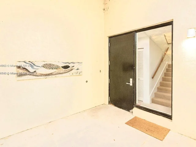 4007 Kumquat Ave, Miami FL 33133