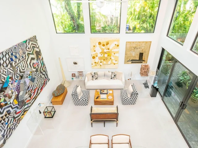 4007 Kumquat Ave, Miami FL 33133