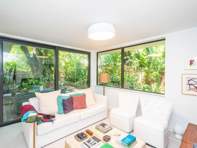 4007 Kumquat Ave, Miami FL 33133