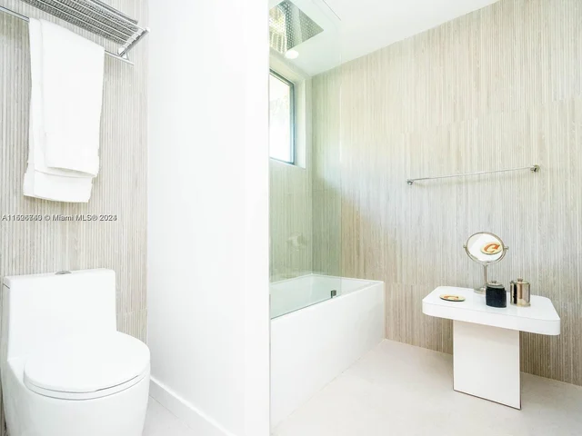 4007 Kumquat Ave, Miami FL 33133