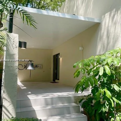 4007 Kumquat Ave, Miami FL 33133