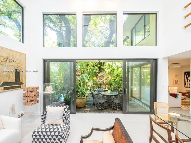 4007 Kumquat Ave, Miami FL 33133