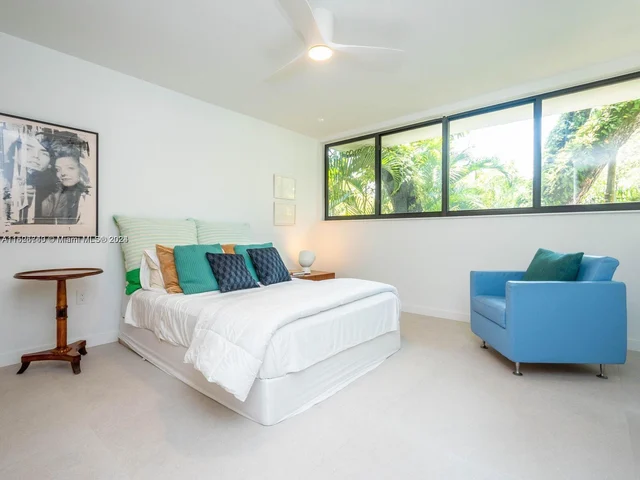 4007 Kumquat Ave, Miami FL 33133