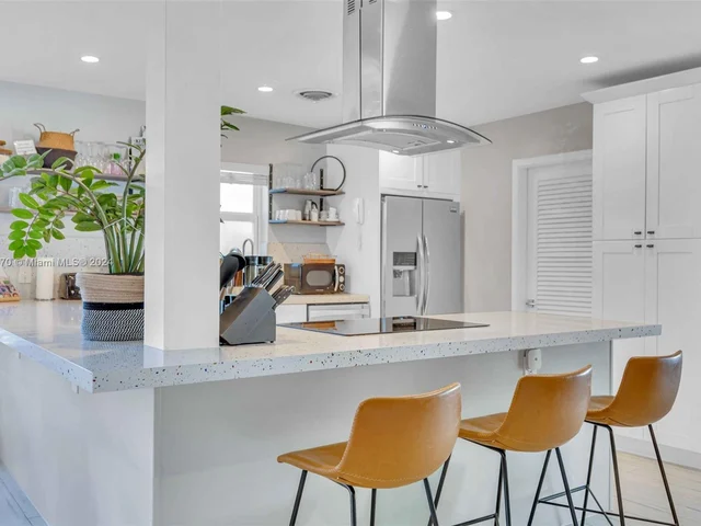 1351 Jackson St, Hollywood FL 33019