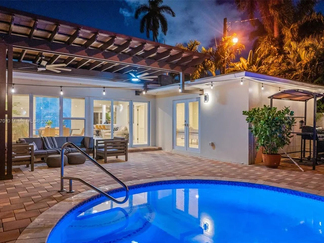 1351 Jackson St, Hollywood FL 33019