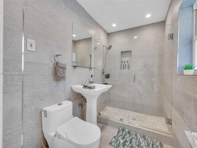 1351 Jackson St, Hollywood FL 33019