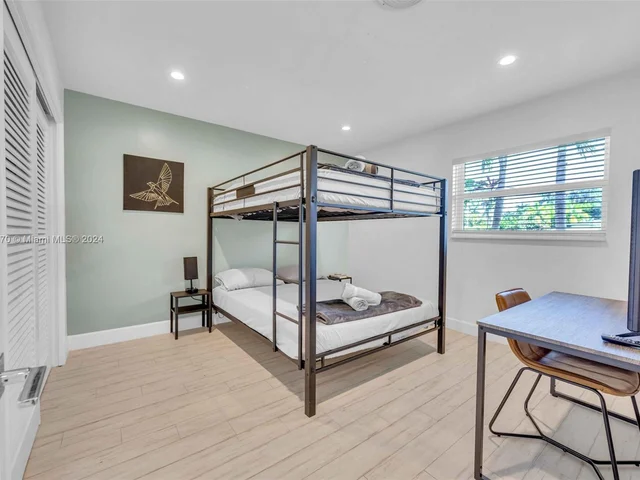 1351 Jackson St, Hollywood FL 33019