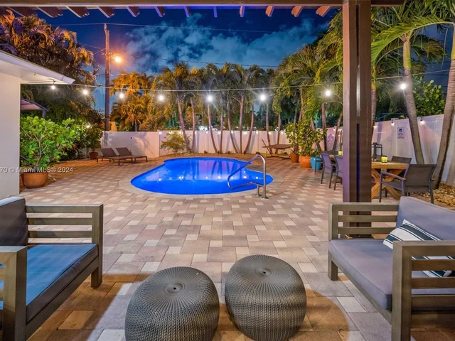 1351 Jackson St, Hollywood FL 33019