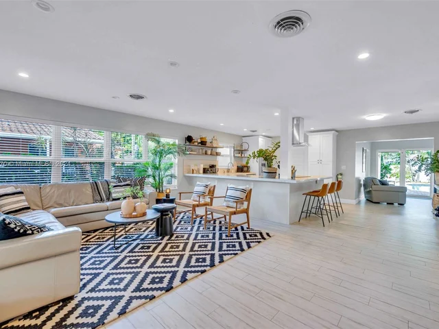 1351 Jackson St, Hollywood FL 33019