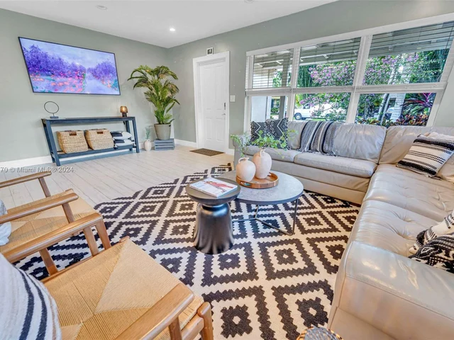 1351 Jackson St, Hollywood FL 33019