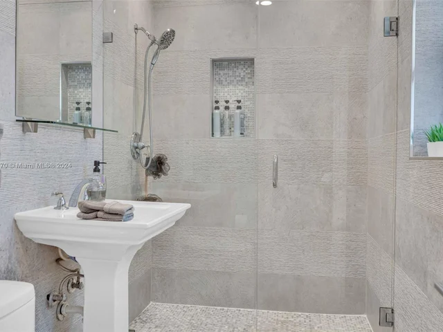 1351 Jackson St, Hollywood FL 33019