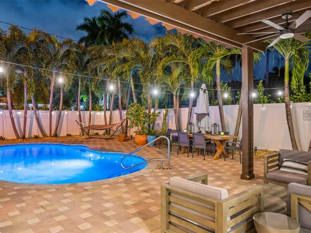 1351 Jackson St, Hollywood FL 33019