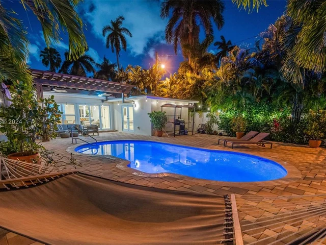 1351 Jackson St, Hollywood FL 33019