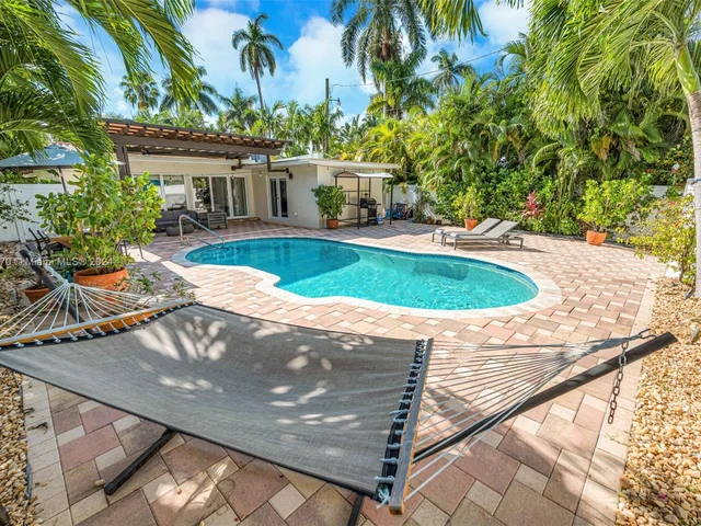 1351 Jackson St, Hollywood FL 33019