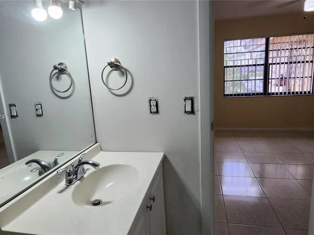 14313 SW 45th Ter # 14313, Miami FL 33175