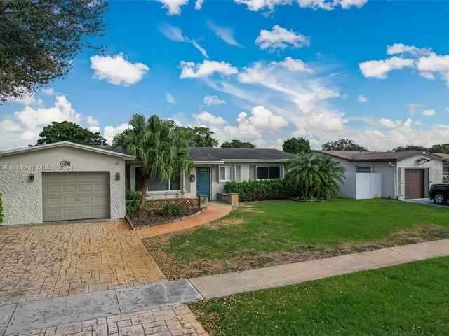 8741 NW 17th Ct, Pembroke Pines FL 33024