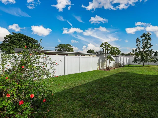 8741 NW 17th Ct, Pembroke Pines FL 33024