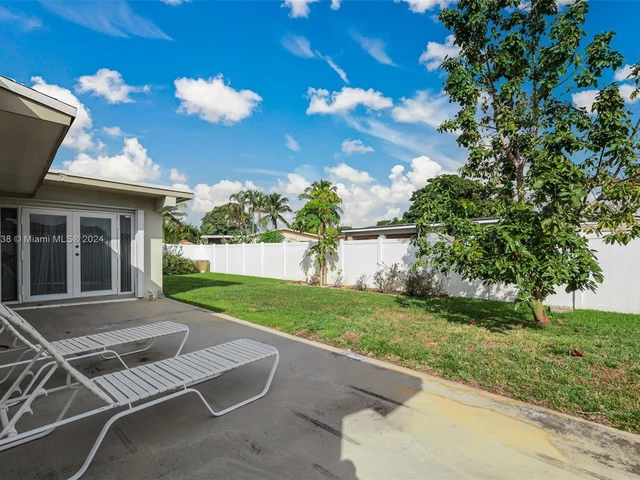 8741 NW 17th Ct, Pembroke Pines FL 33024