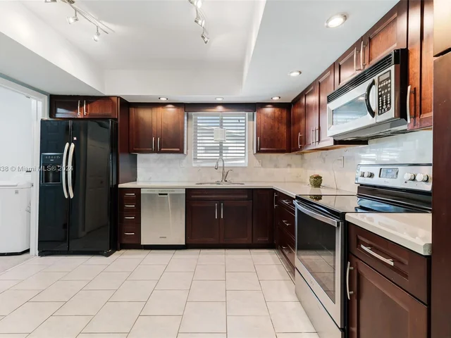 8741 NW 17th Ct, Pembroke Pines FL 33024