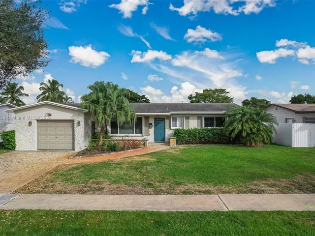 8741 NW 17th Ct, Pembroke Pines FL 33024