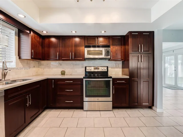 8741 NW 17th Ct, Pembroke Pines FL 33024