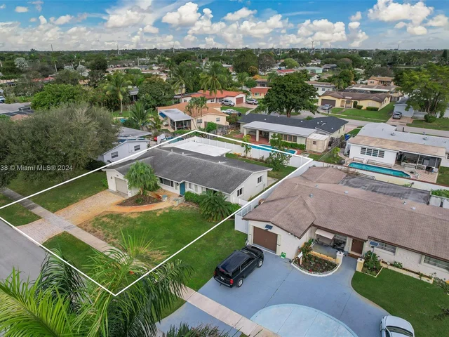 8741 NW 17th Ct, Pembroke Pines FL 33024