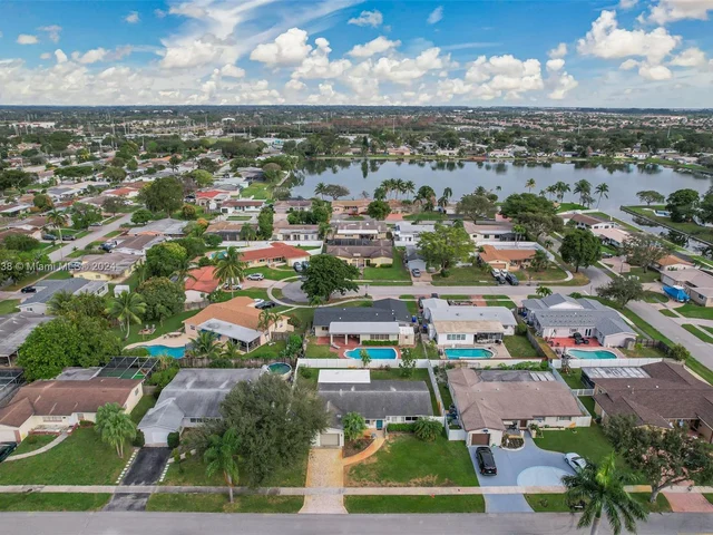 8741 NW 17th Ct, Pembroke Pines FL 33024